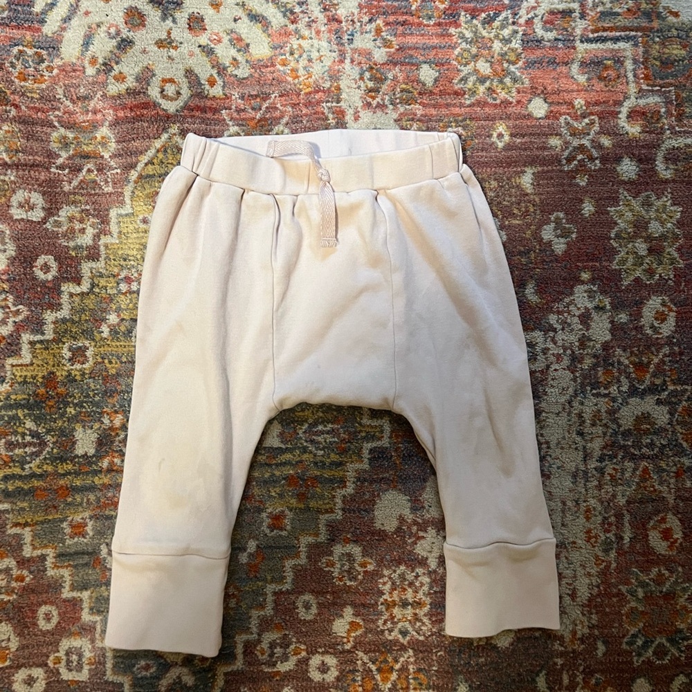 Kate Quinn joggers